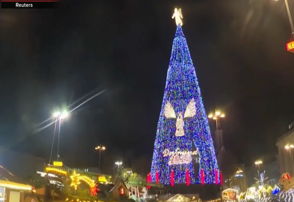 Celebrul Pom de Crăciun din Dortmund, și-a aprins luminițele
