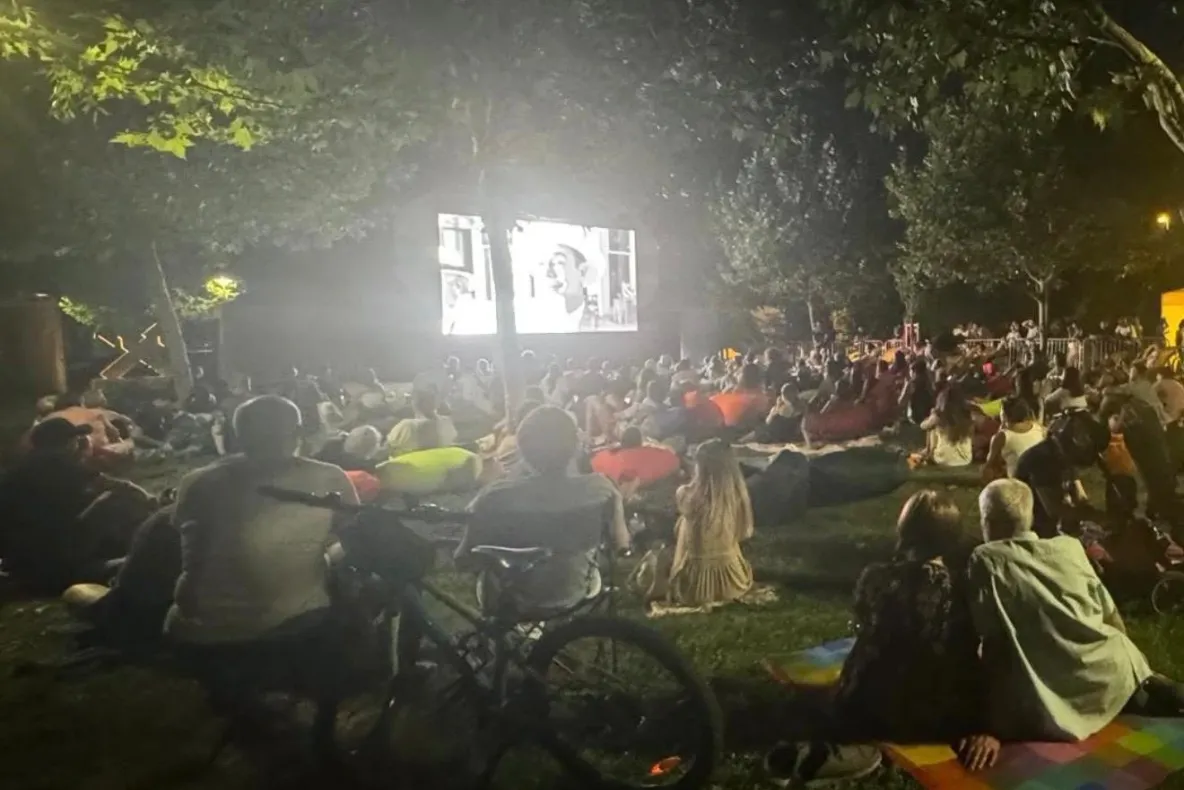„Cinema sub Stele” începe vineri și aduce din nou filme în aer liber pentru bucureșteni