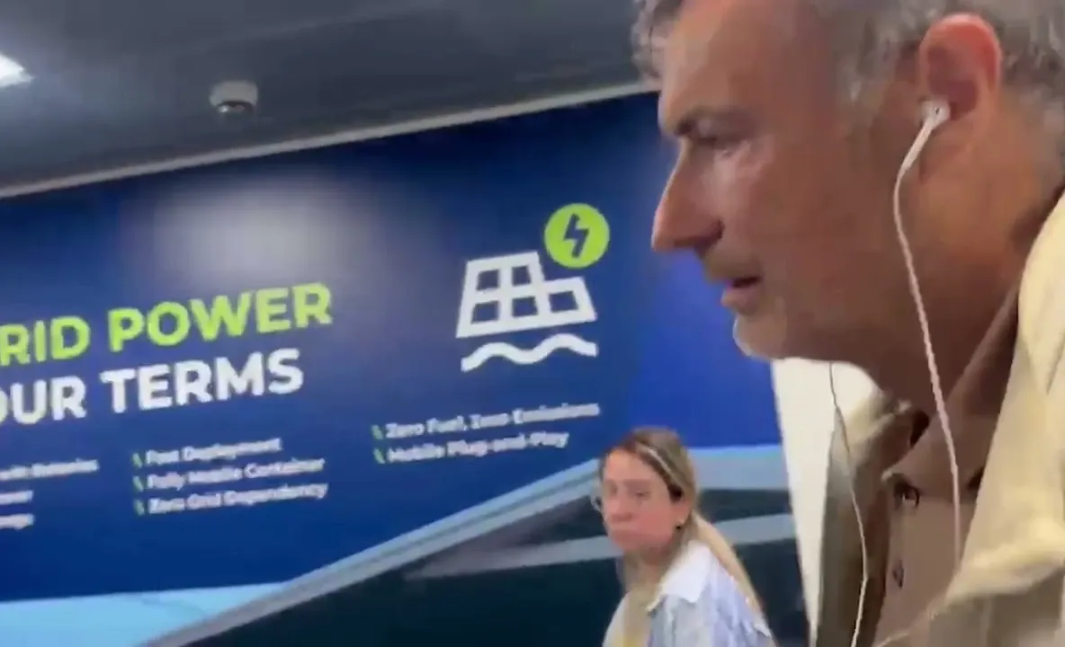 Florian Coldea, în noi ipostaze revoltătoare. După aterizarea pe aeroportul din București, fostul general nu a reușit să scape de întrebările Alessiei Păcuraru