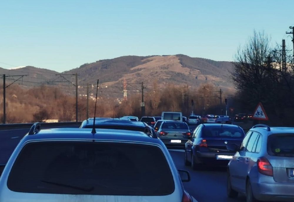 Blocaj pe DN1! Coloane de mașini pe kilometri întregi între București și Brașov. Poliția vine cu rute alternative