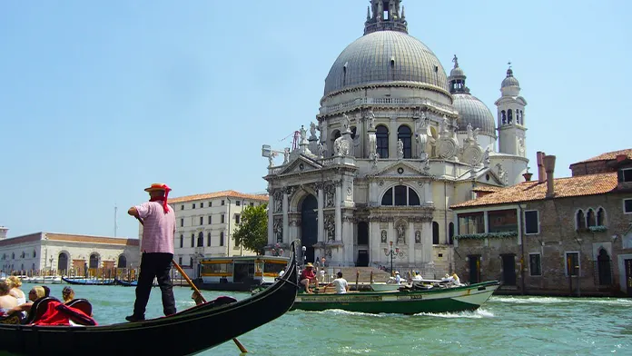 italy_696x392