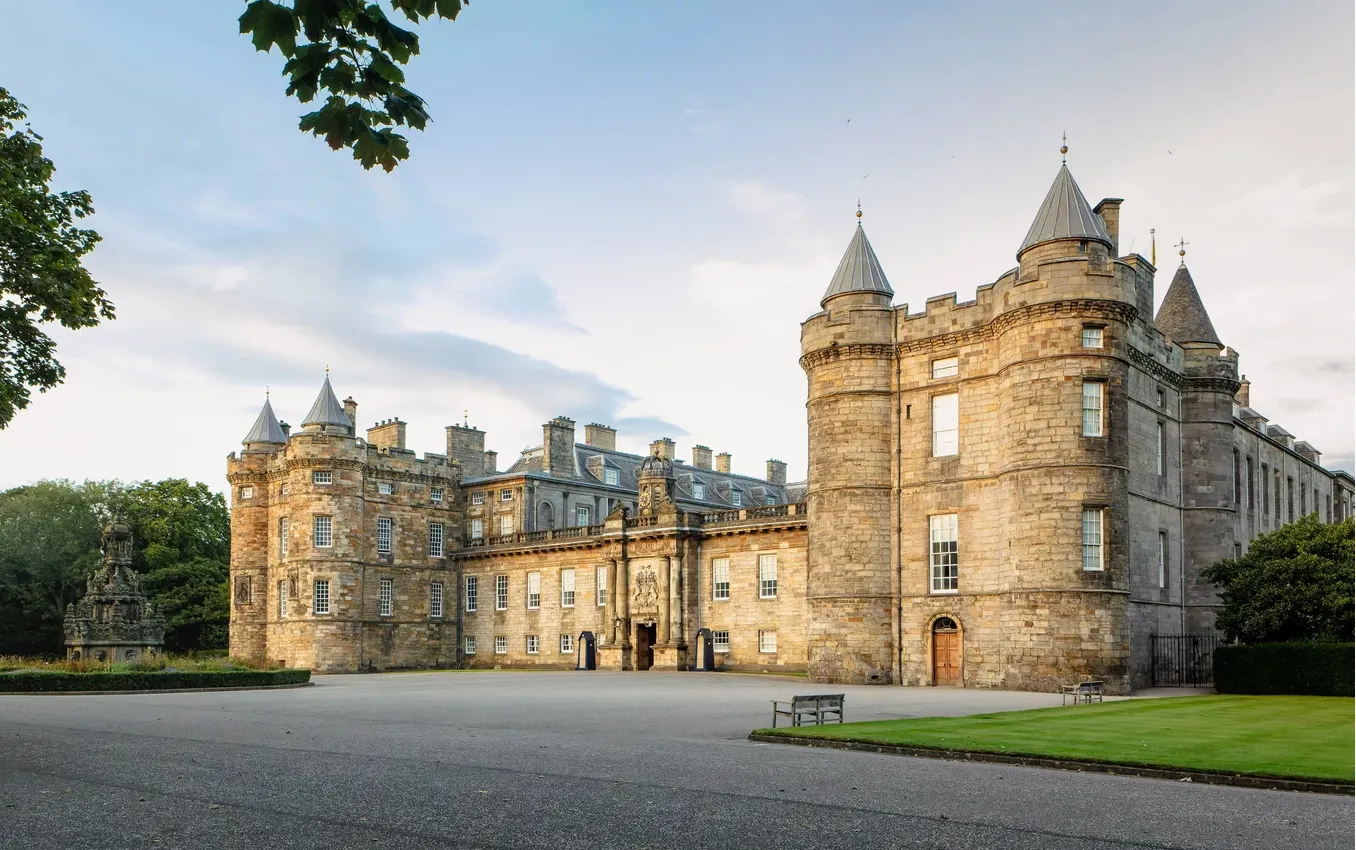 Palatul Holyroodhouse din Edinburgh