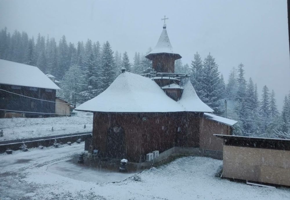 NEAMȚ: STAȚIUNEA DURĂU, ACOPERITĂ DE ZĂPADĂ